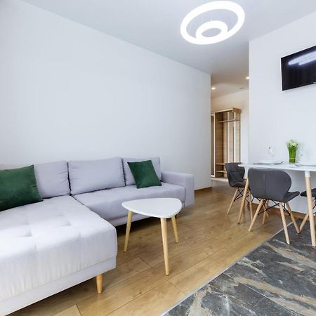 קייב Nyvky Like Home - Nyvky Park - Apt 45 מראה חיצוני תמונה